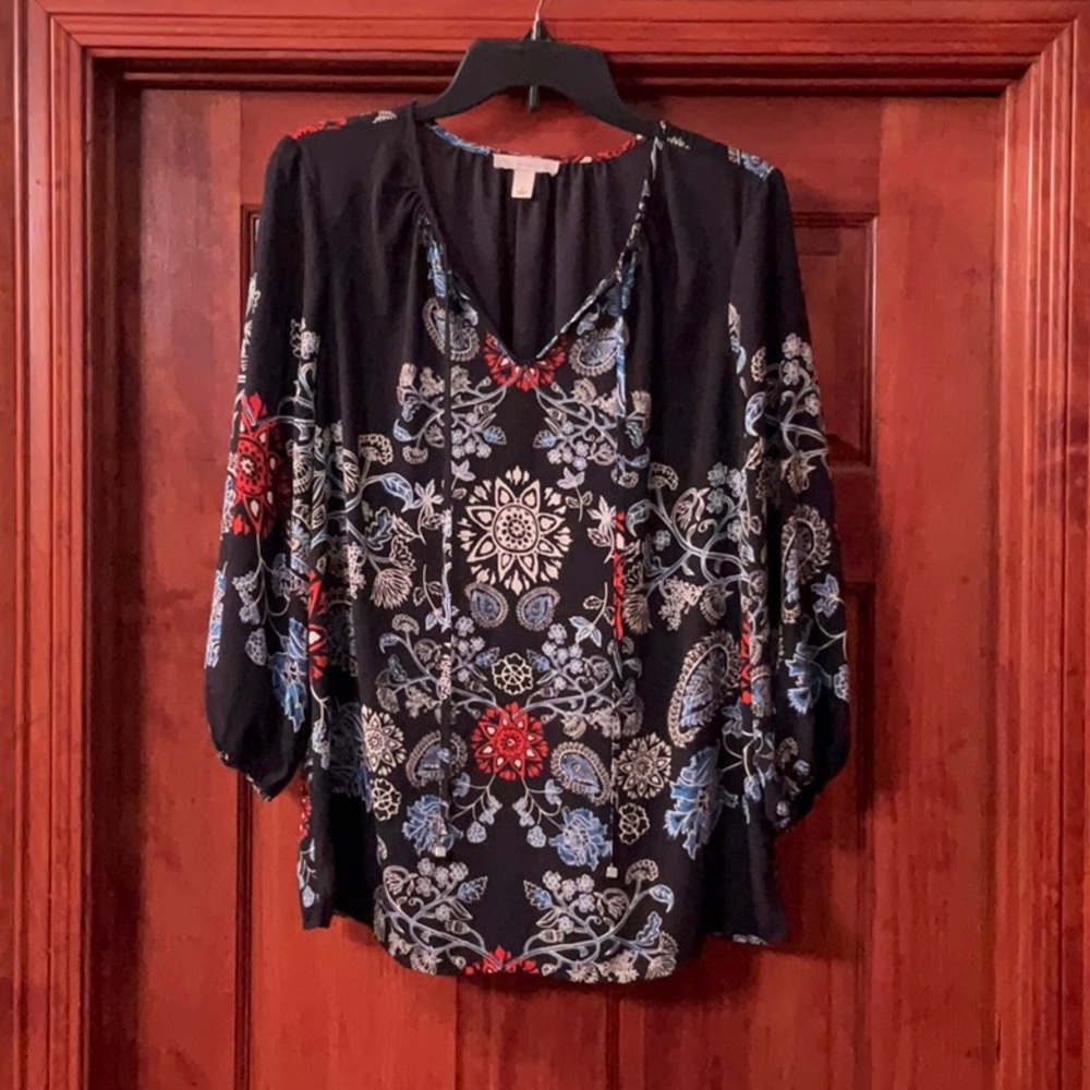 DbDk Fashion Black and Red Graphic Blouse